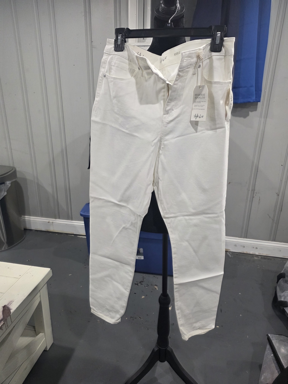 Style & Co. White Ankle-Length Cropped Jeans